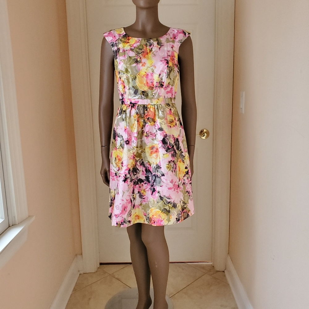 NEW INC FLORAL DRESS SIZE 4